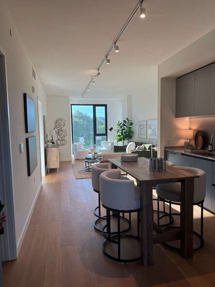 Building Photo - 395 6th St