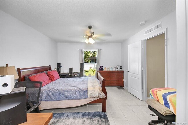 Building Photo - 5501 Jamboree Dr