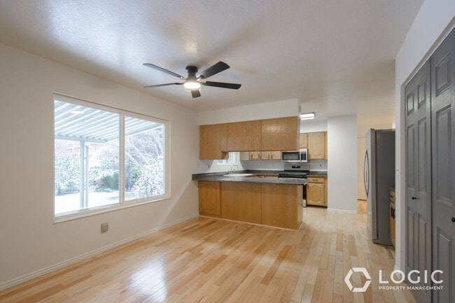 Building Photo - Spacious Home in Tooele!