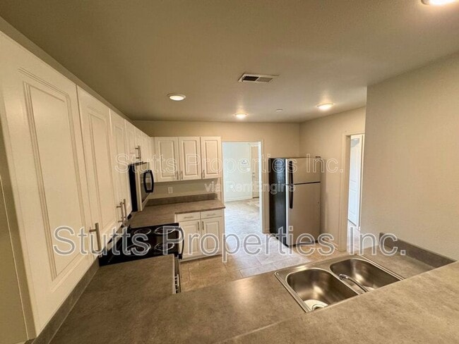 Building Photo - 101 Gin Ct