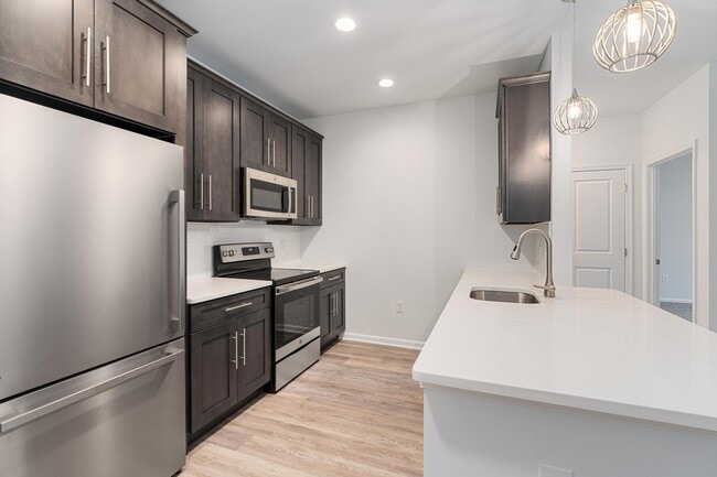 Building Photo - 565 W Lehigh St