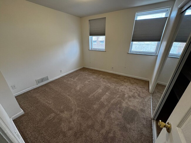 Building Photo - 2544 S Sartain St