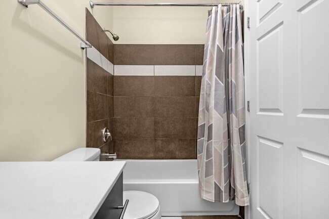 Building Photo - 212 E Chase St