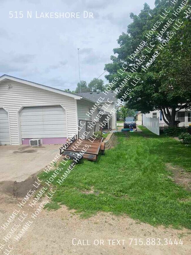 Building Photo - 515 N Lakeshore Dr