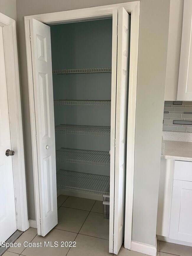 Building Photo - 440 River Grove Ct