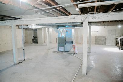 Building Photo - 2887 Mary St