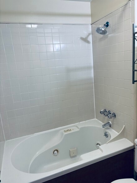 Building Photo - 102 McMillen Ave