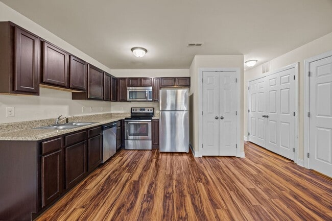 Building Photo - RENT THIS TWO BEDROOM UNIT FOR REDUCED REN...