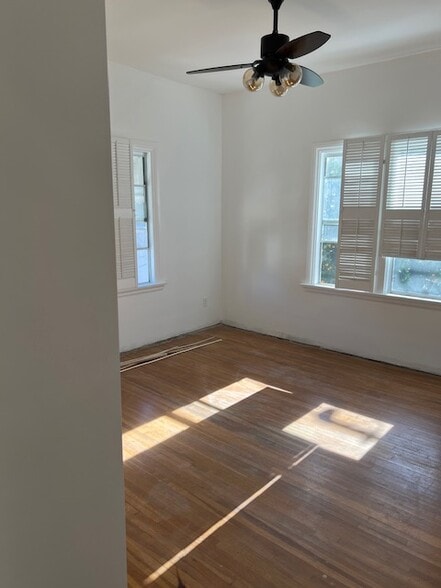 Building Photo - 926 S Curson Ave