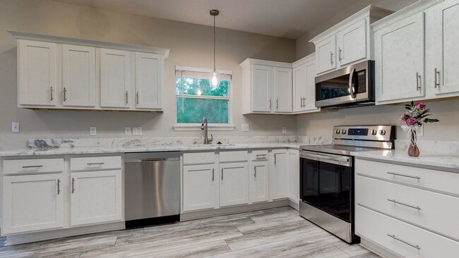 Building Photo - Beautiful 2/2 stand alone home in Santa Ro...