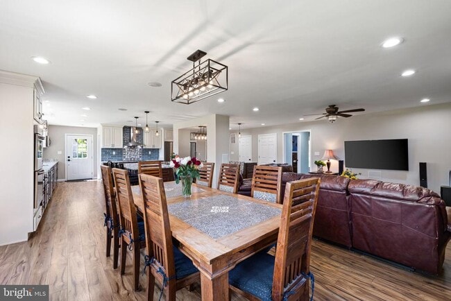 Building Photo - 4301 Mountain View Dr