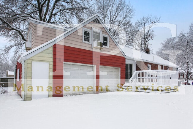 Building Photo - Newly Renovated Unit in Independence MO!