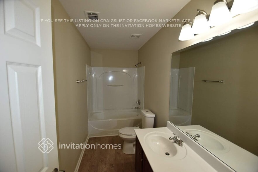 Building Photo - 335 Yellow Iris Rd SE