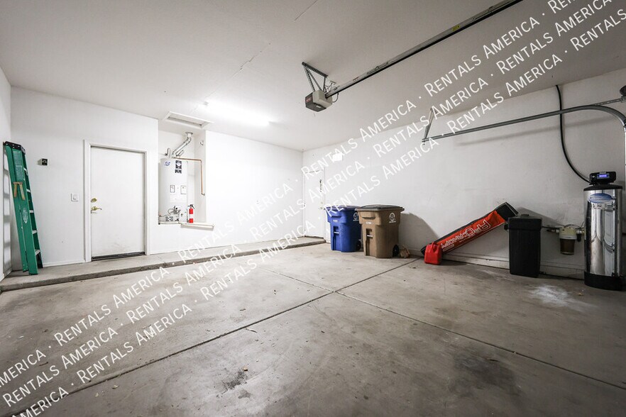 Building Photo - 21401 E Calle de Flores