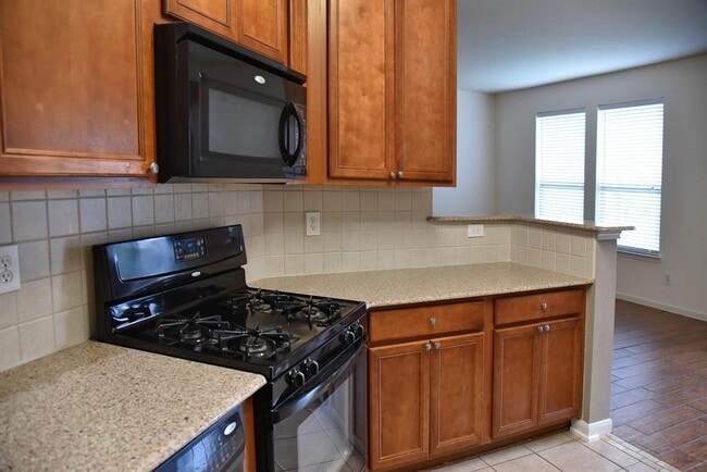 Building Photo - 16016 Summerville Lake Dr