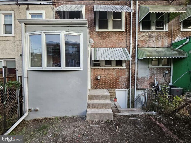 Building Photo - 65 E Montana St