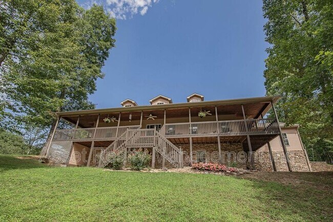 Primary Photo - 306 White Cap Ln