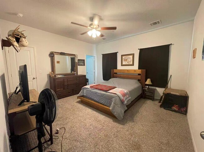 Building Photo - 141 Mammoth Dr