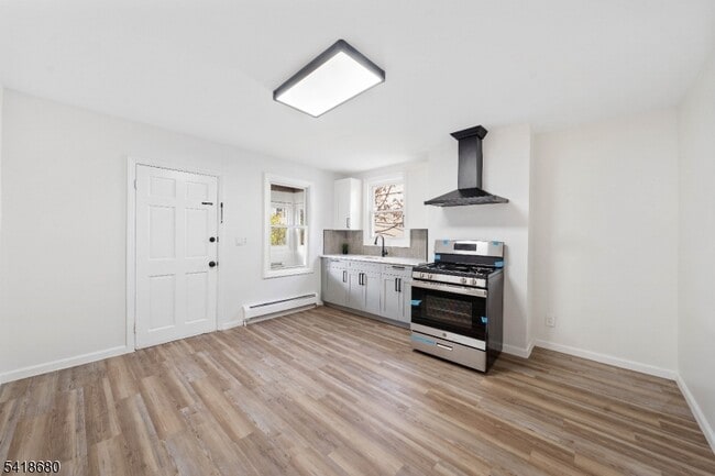 Building Photo - 334 Pine St