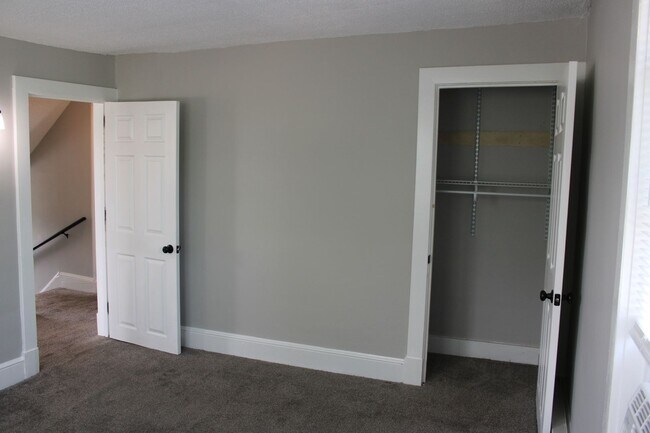 Building Photo - 3 Bedroom Single Family Home