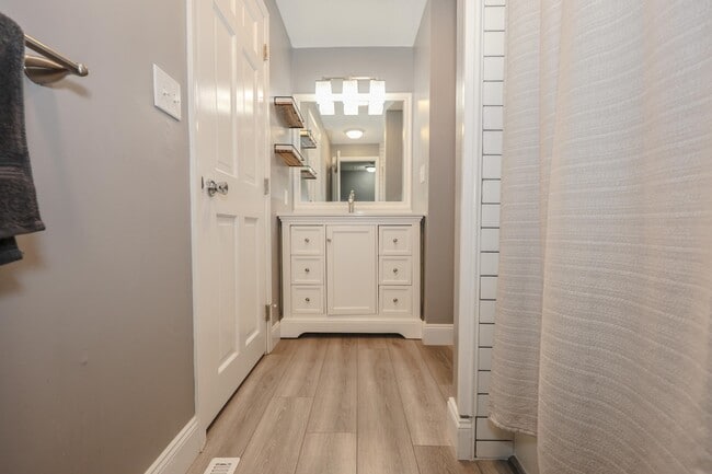 Building Photo - 5 Gleneagle Dr