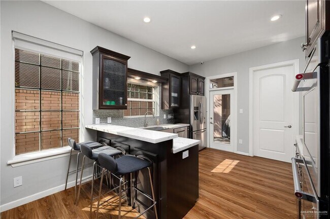 Building Photo - 305 Ulex Ave