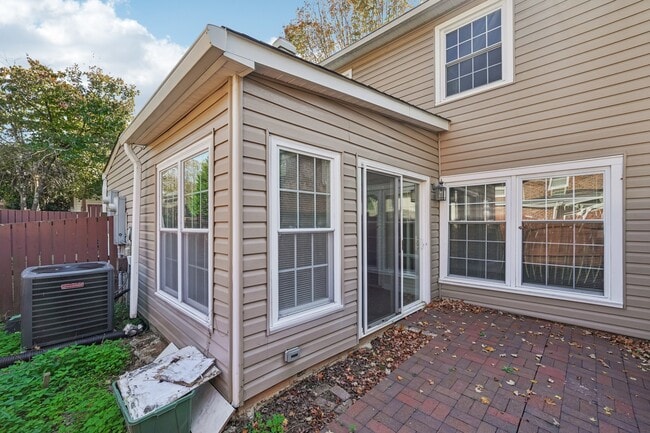 Building Photo - 3915 Valley Ct