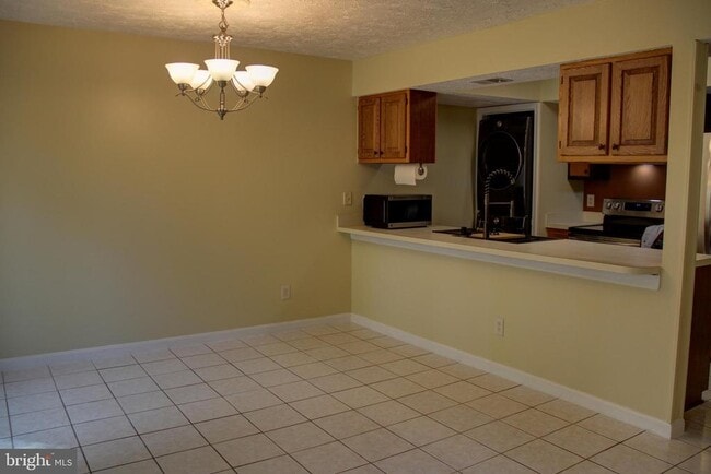 Building Photo - 46357 Columbus Dr