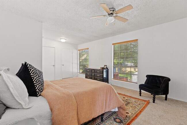 Building Photo - 600 Pin Tail Ln