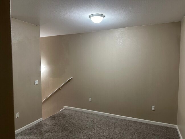 Building Photo - 22 Sir Lancelot Way