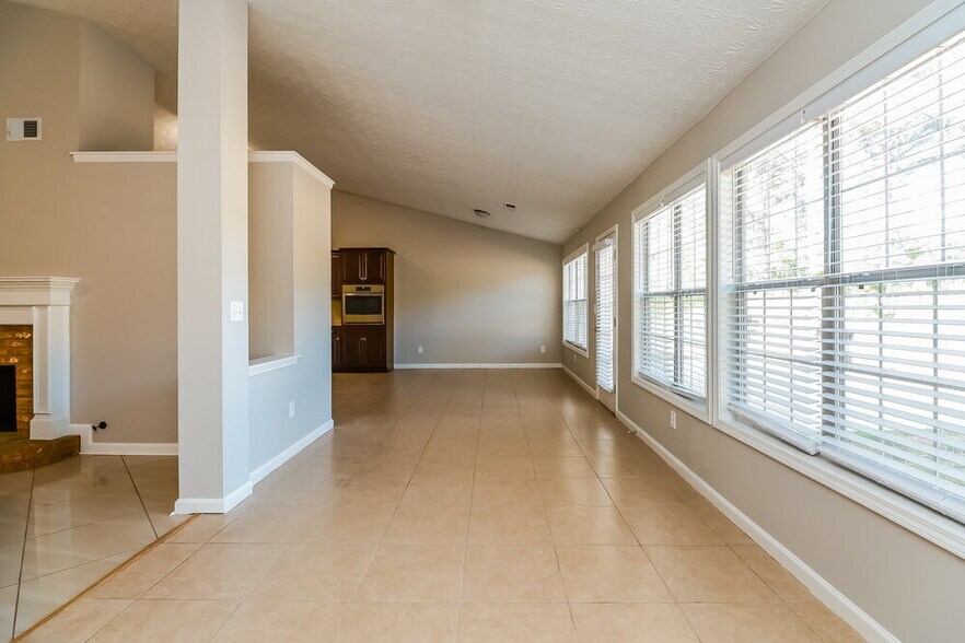 Building Photo - 30 Avonlea Dr