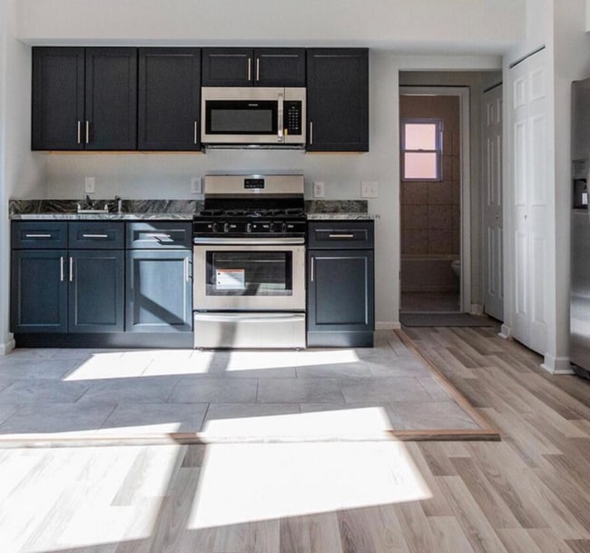 Building Photo - 529 16th St NE