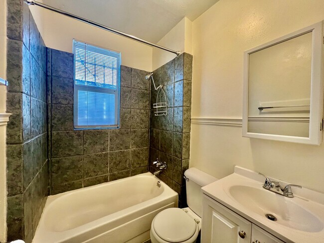 Building Photo - Available in December! Charming 2 bedroom 1 bath ranch style duplex