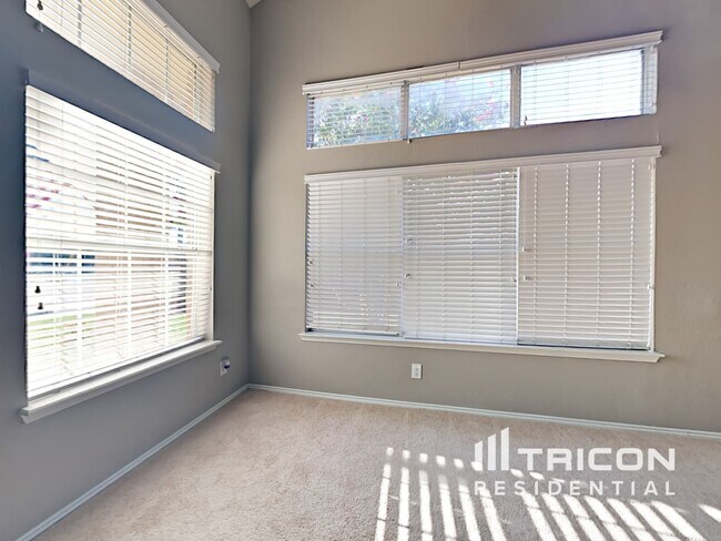 Building Photo - 6701 Silver Sage Dr