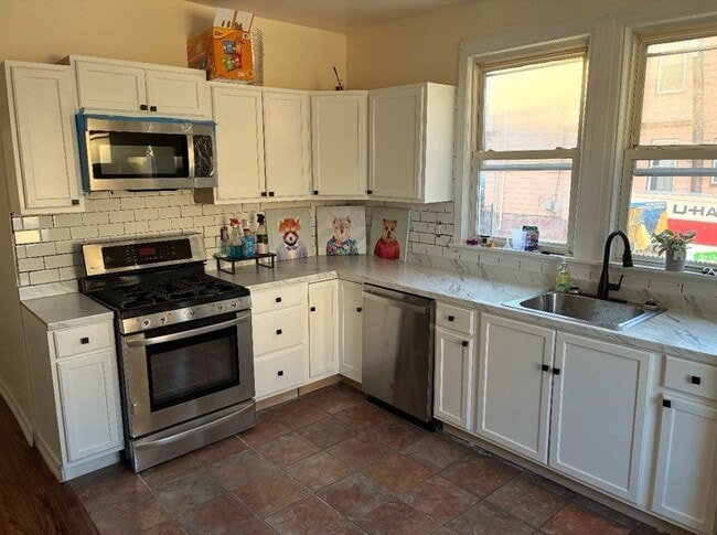 Building Photo - 45 Finlay Pl