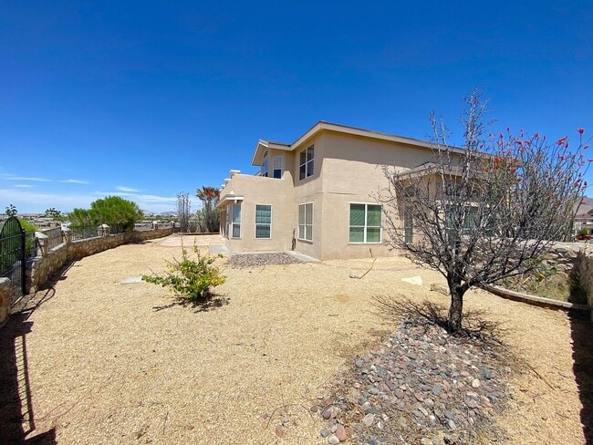 Building Photo - West El Paso LARGE 4bed/3.5bath 3 Car Garage Home-VIEWS!