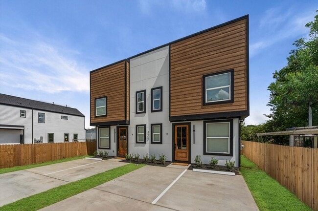 Primary Photo - 8605 Amadwe St