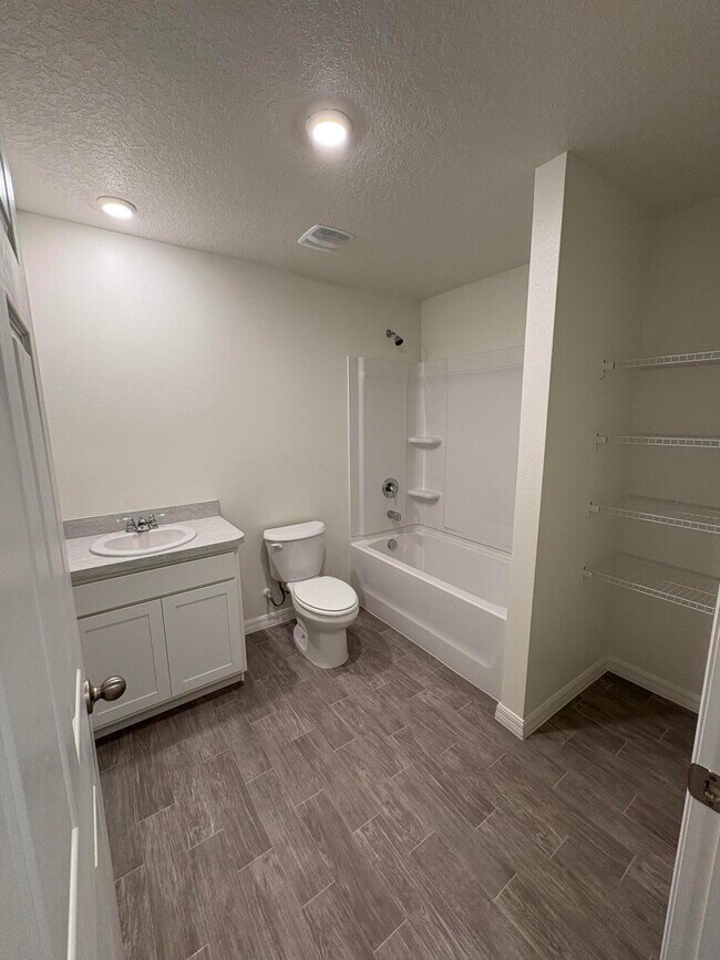 Building Photo - 1109 Altamira St NW