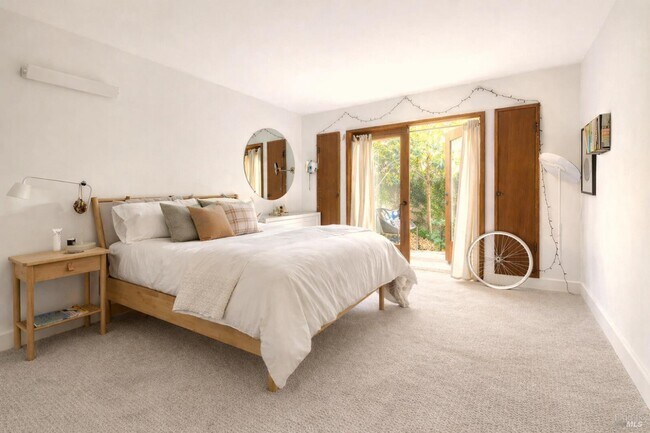 Building Photo - 162 Throckmorton Ave