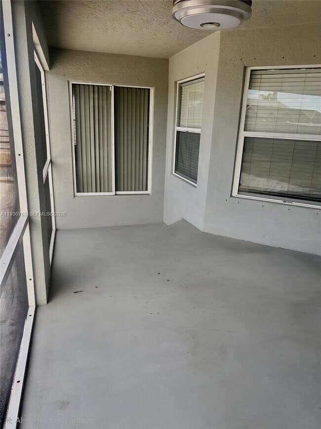 Building Photo - 2050 SE Franciscan St