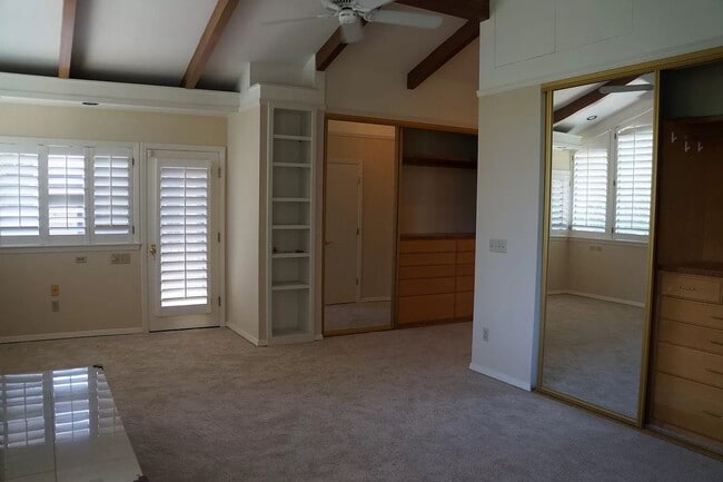 Building Photo - Lovely spacious home, dual levels, Cuperti...