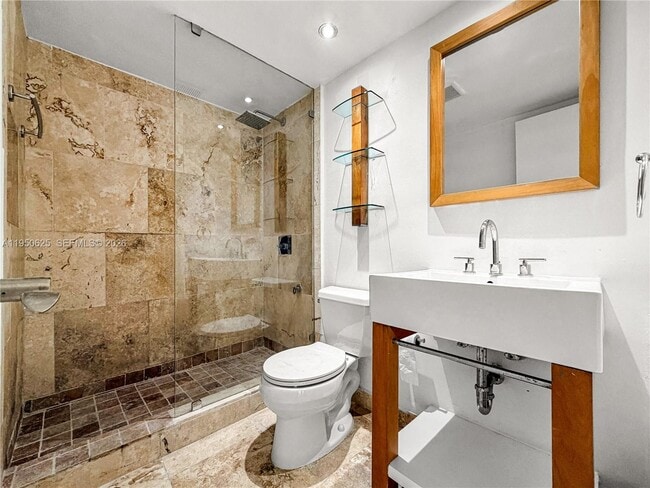 Building Photo - 520 NE 38th St