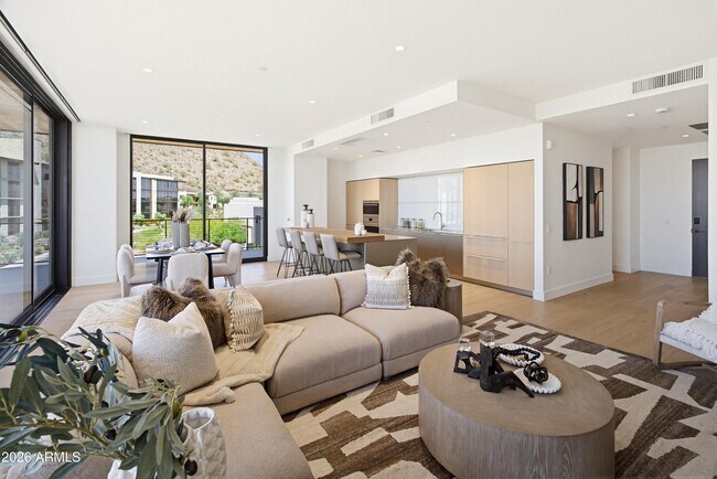 Building Photo - 4849 N Camelback Rdg Dr
