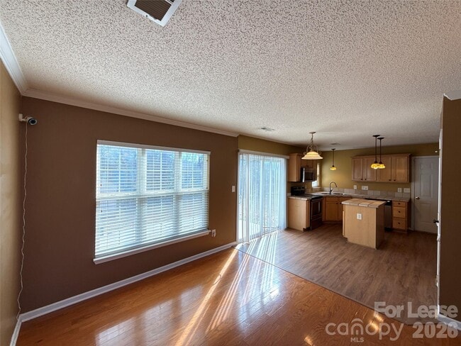 Building Photo - 7304 Ravanna Dr