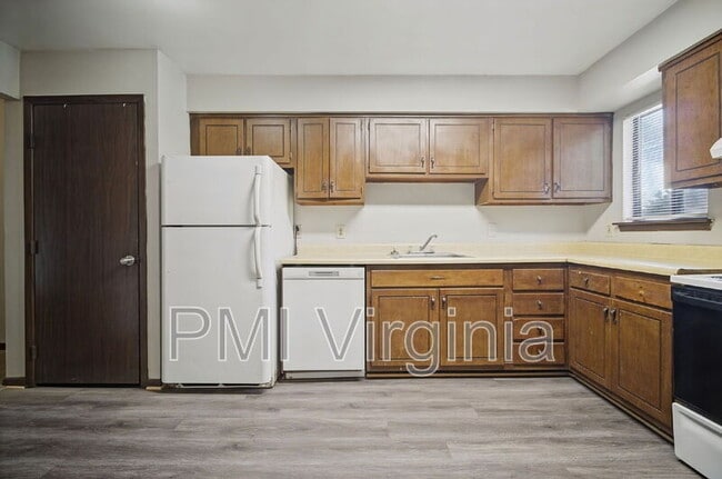 Building Photo - 1474 E Tanners Creek Dr