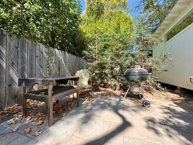 Building Photo - Available For 4+ Months!* Rare Find Furnished Saint Helena Gem, “Upper Tainter” 2 Bedrooms, 2 Bat...