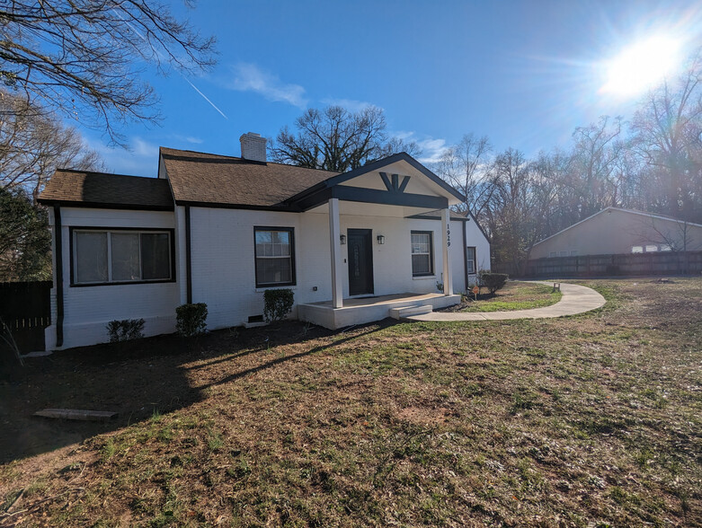 Building Photo - Room in House on West Blvd