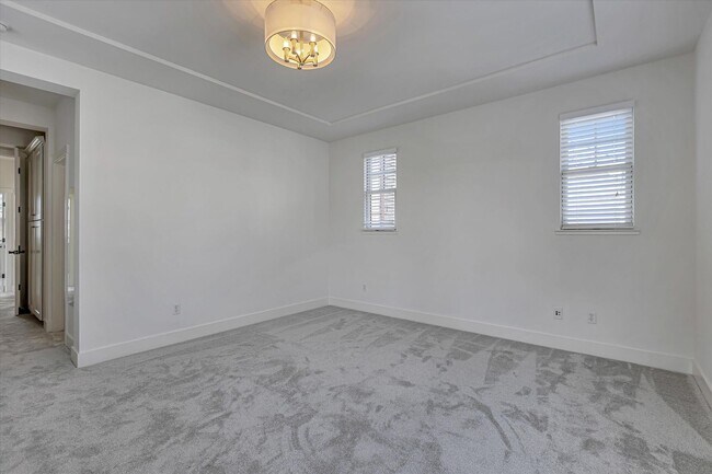 Building Photo - 928 Valencia Ave