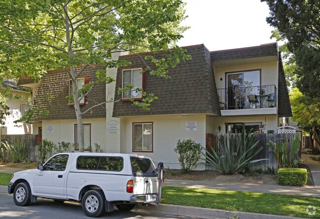 Building Photo - 25th & C St Apartments