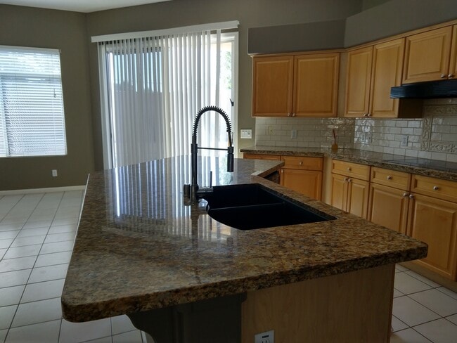 Building Photo - 4123 E Hancock Dr